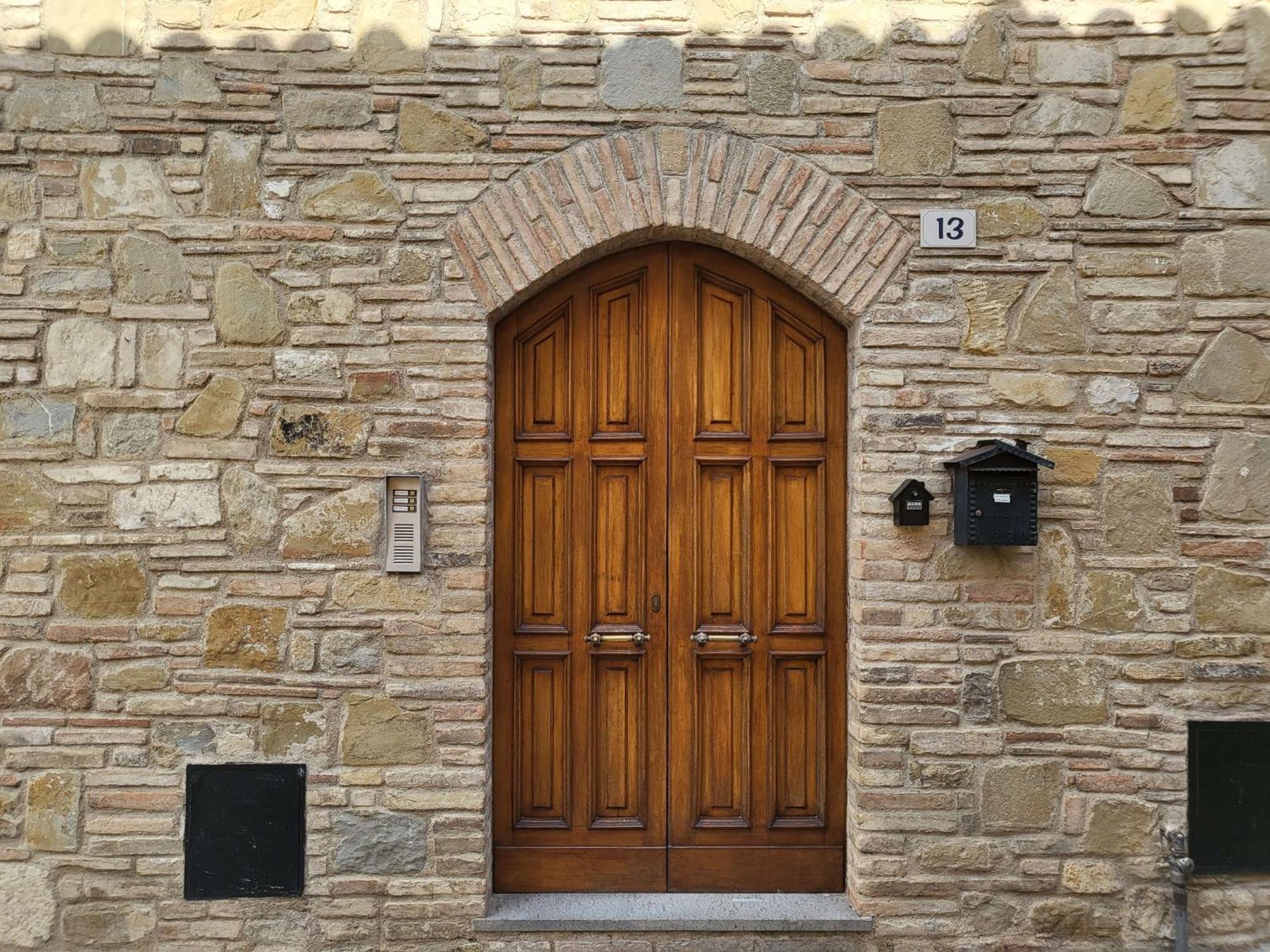 Appartamento Con Camino In Centro Storico Bevagna Bagian luar foto